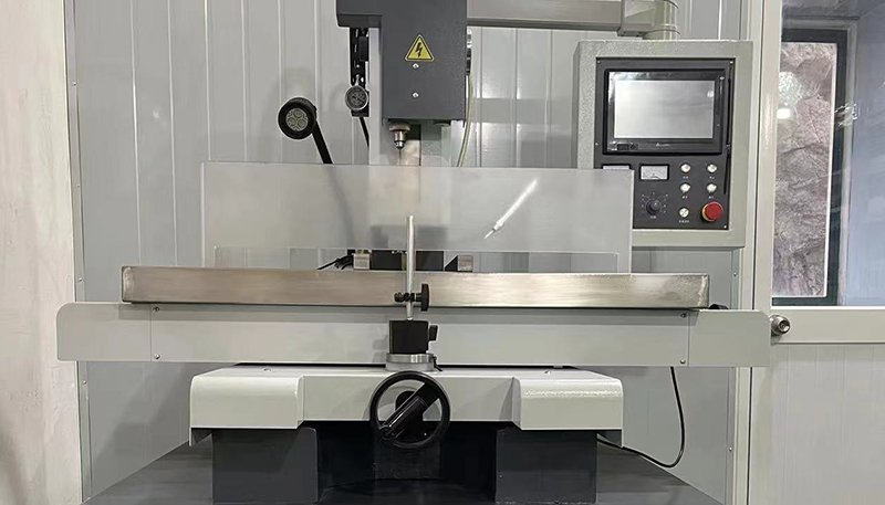 蘇州中航長風簡析數(shù)控電火花小孔機與手搖電火花小孔加工機床如何選擇